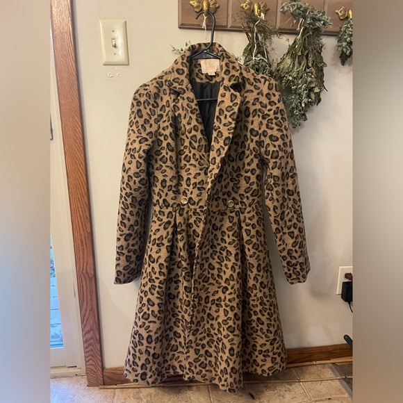Women’s leopard print jacket, warm, heavy and cinched at the waist. - Picture 3 of 5